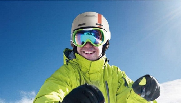 【玩物】去滑雪,戴个智能头盔会怎样?