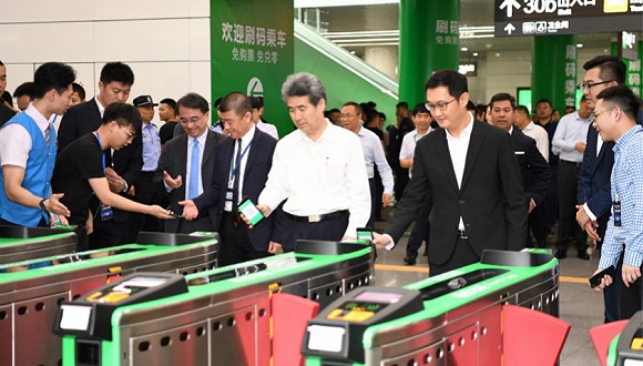 深圳也可以用微信扫码乘地铁了 巨头卡位公共交通的步伐正在加快