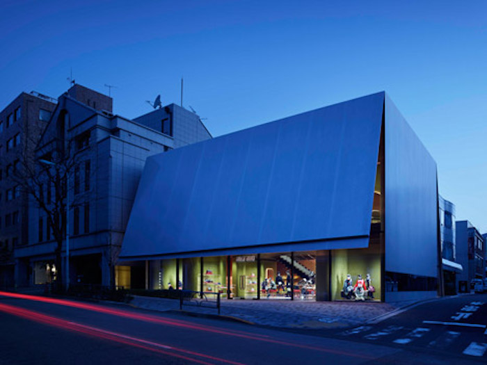 加拿大奢侈品电商 SSENSE 请 David Chipperfield 设计了首家线下旗舰店,除了设计还有什么值得看?