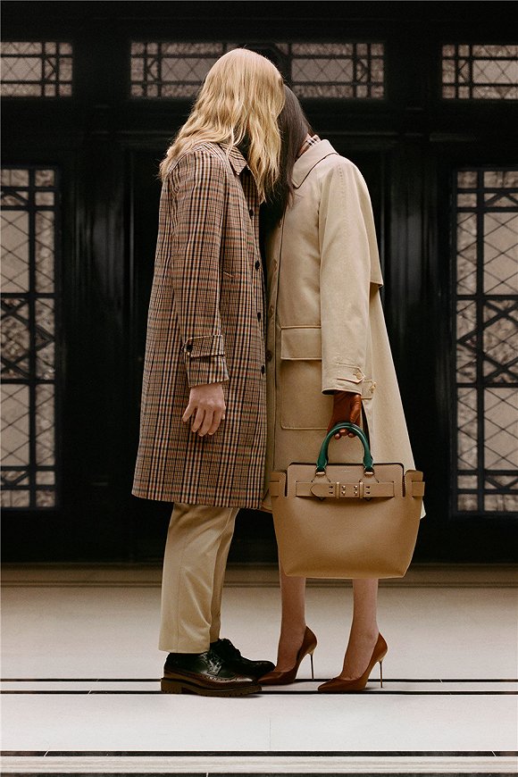 Burberry仍在转型,下一步是关店铺