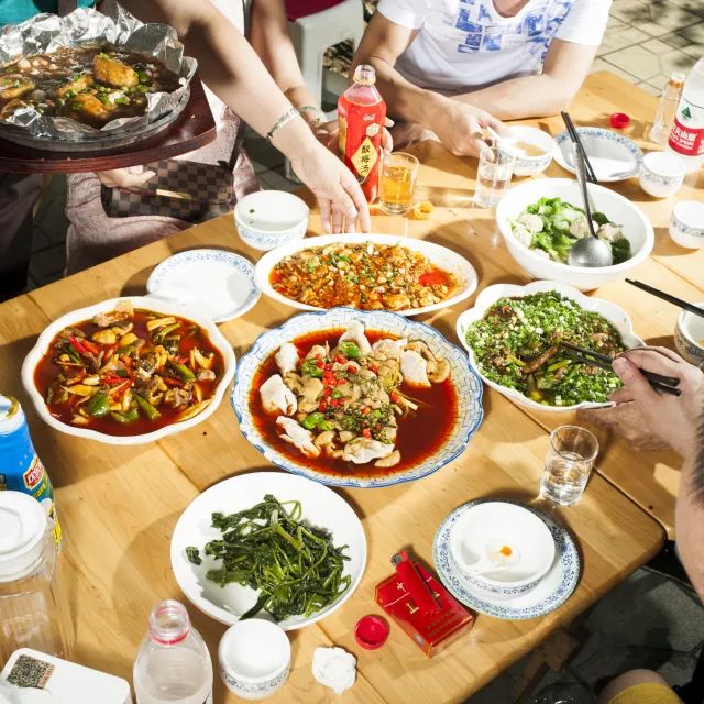 兔头猪脑小龙虾,外国人竟然也有成都胃