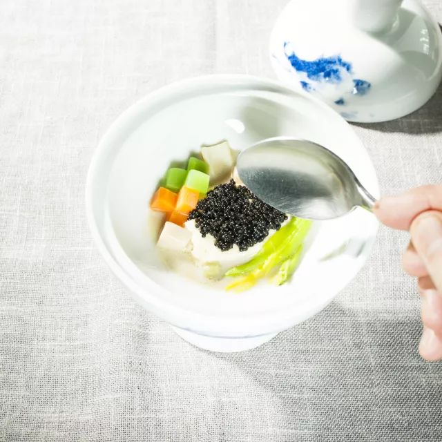 兔头猪脑小龙虾,外国人竟然也有成都胃